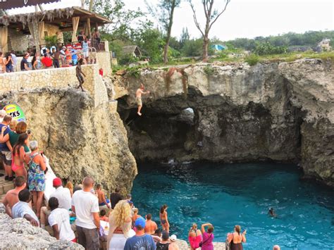 Ricks Cafe in Negril Jamaica (Cliff Diving In Jamaica)